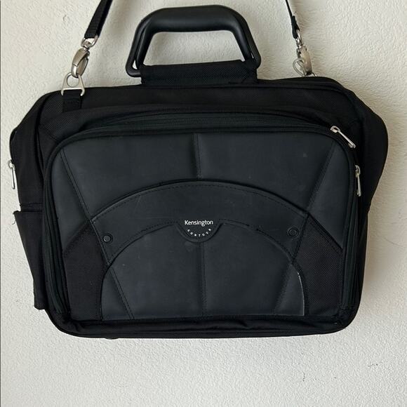 Kensington Contour Pro 17" Laptop Carrying Case - Picture 2 of 12